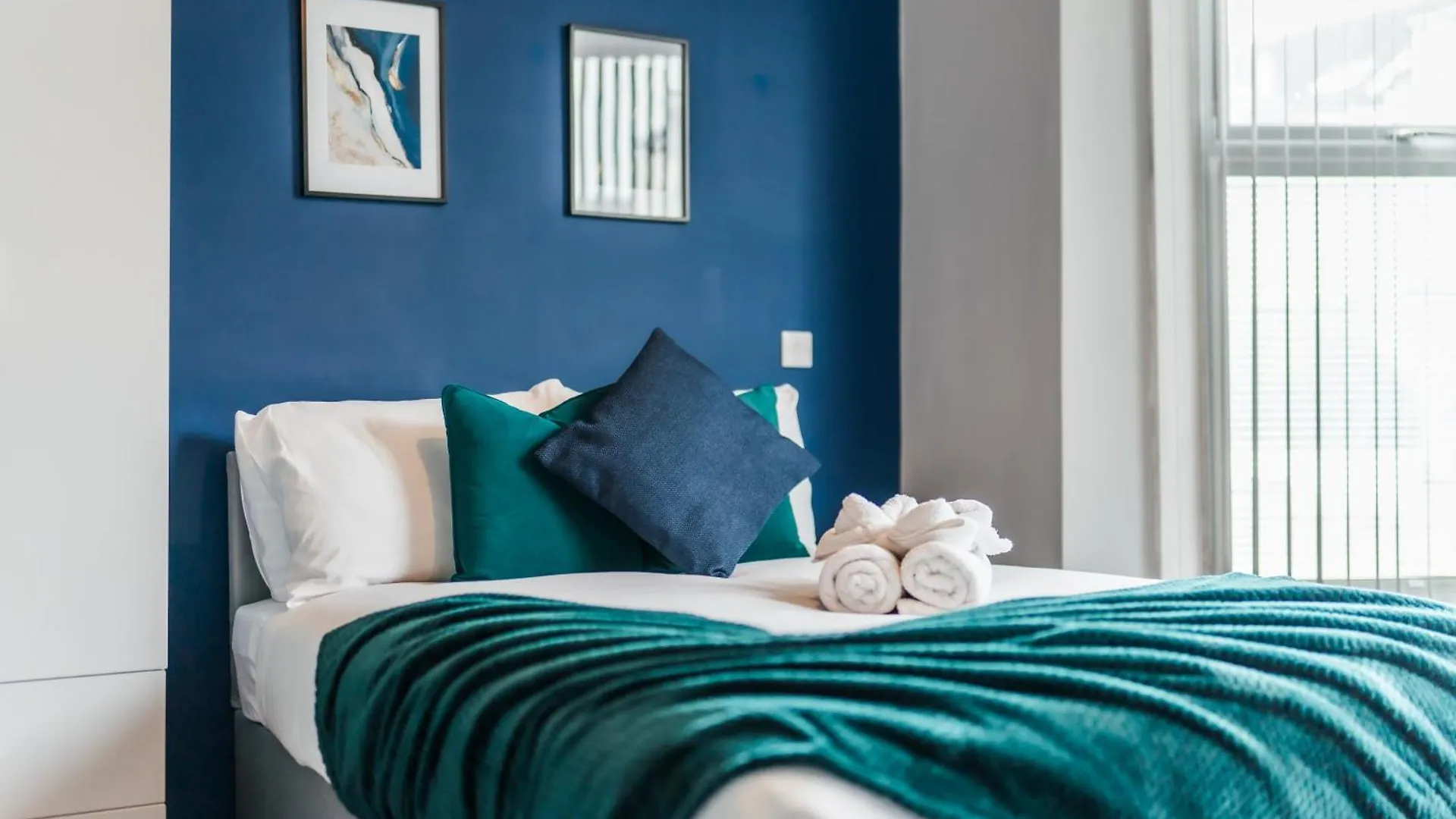 8 Bed House For Contract Workers Villa Stockton-on-Tees